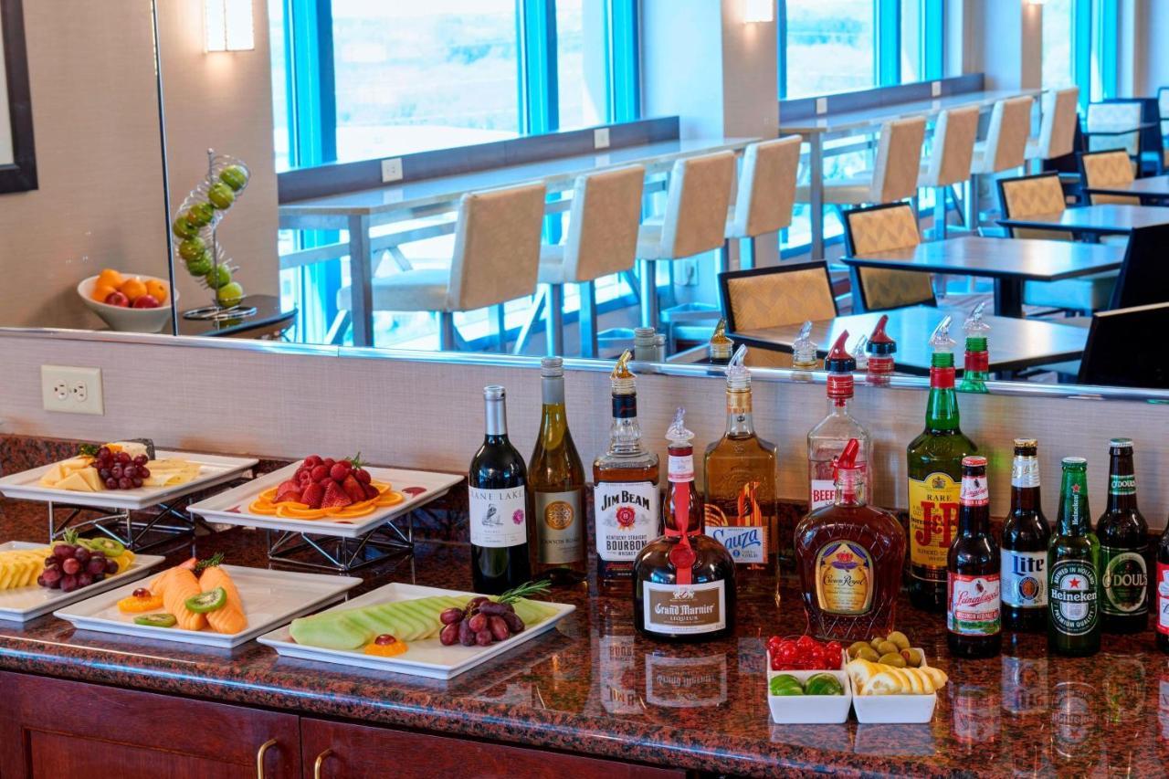 Milwaukee Marriott West Hotel Уакиша Екстериор снимка