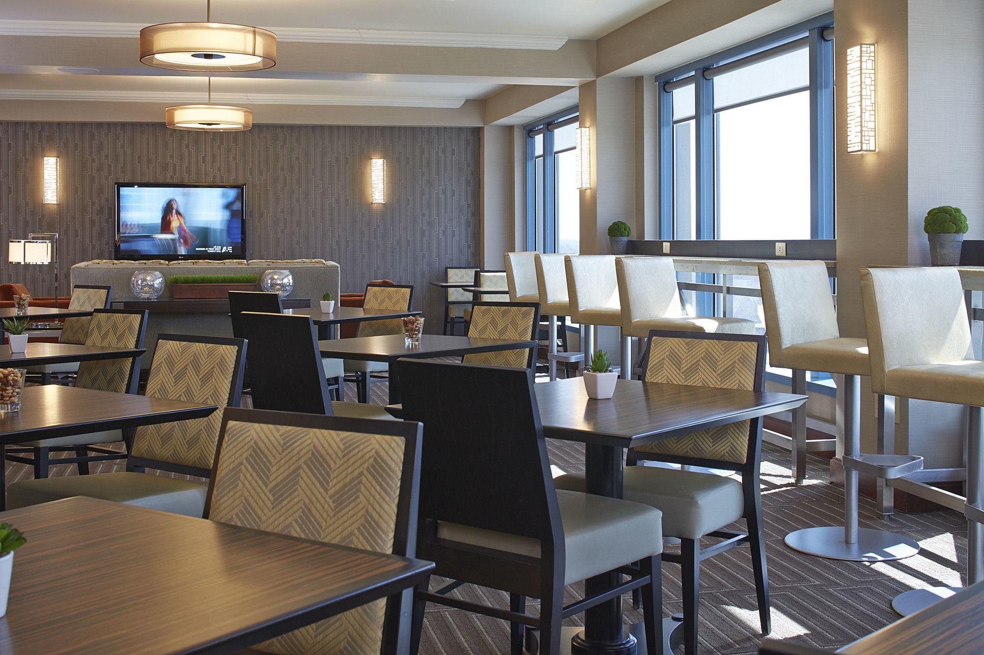 Milwaukee Marriott West Hotel Уакиша Екстериор снимка