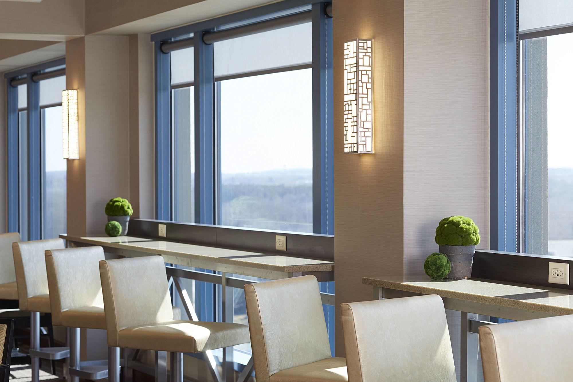 Milwaukee Marriott West Hotel Уакиша Екстериор снимка