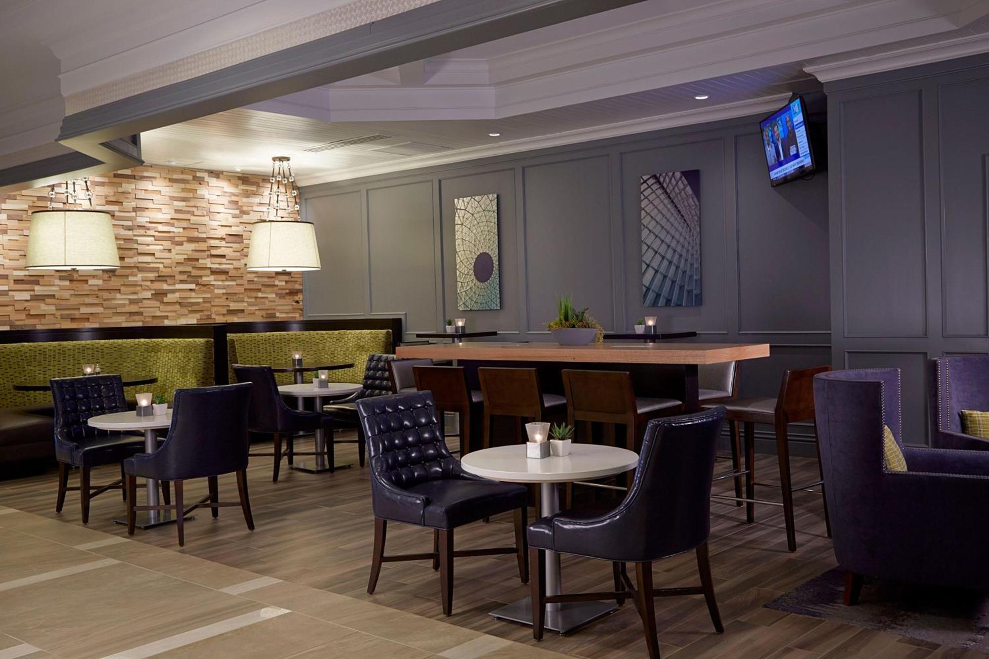 Milwaukee Marriott West Hotel Уакиша Екстериор снимка