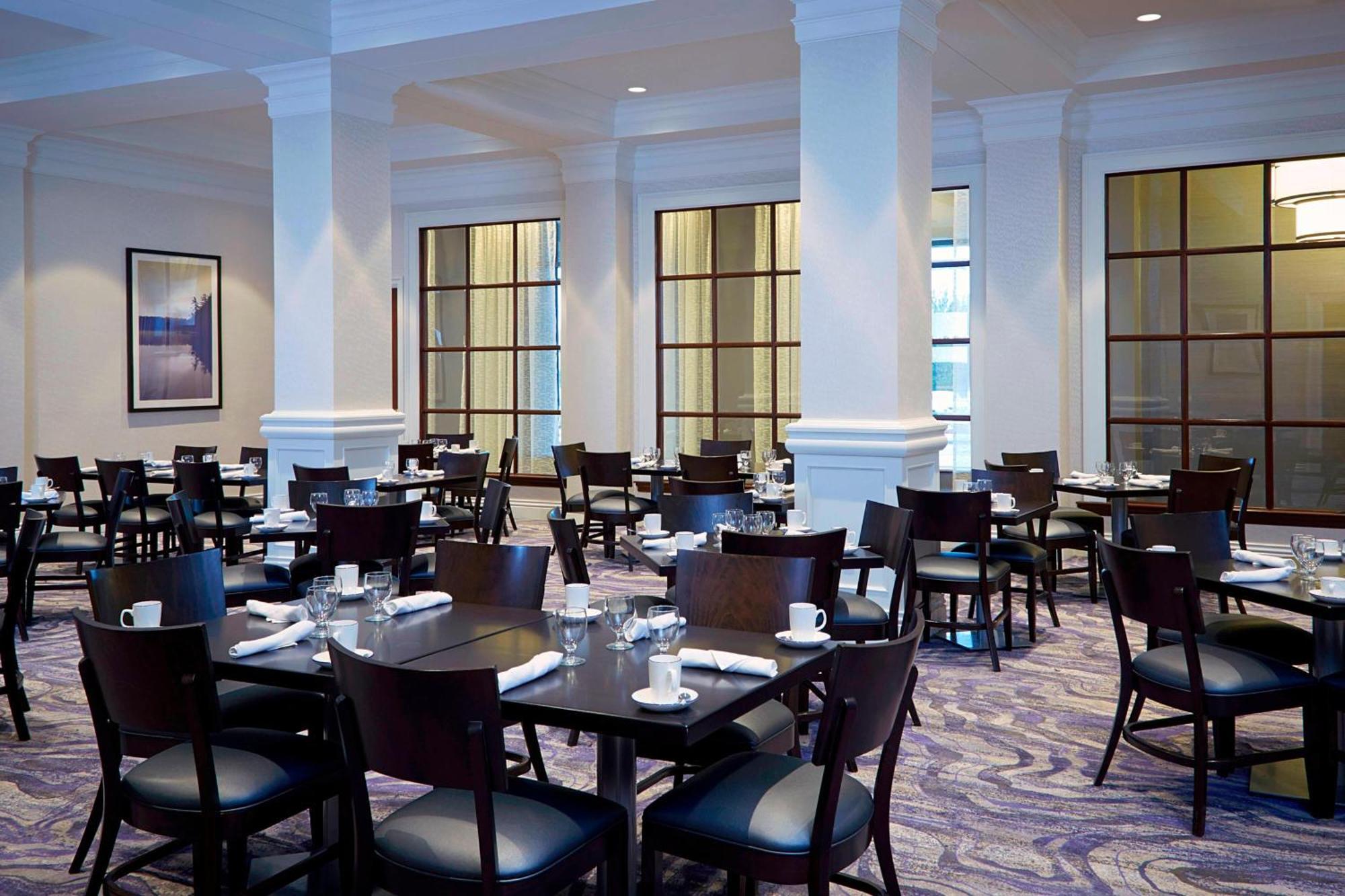 Milwaukee Marriott West Hotel Уакиша Екстериор снимка