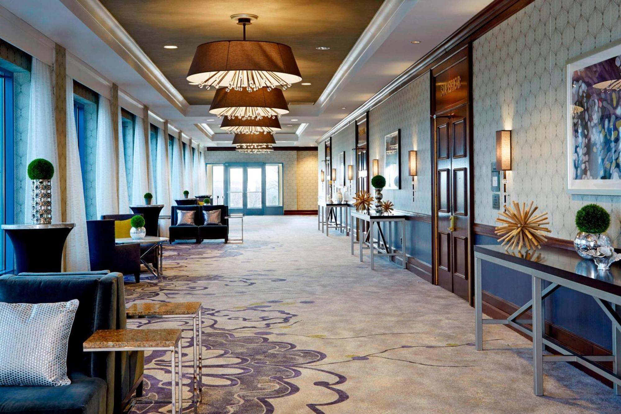 Milwaukee Marriott West Hotel Уакиша Екстериор снимка