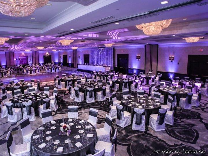 Milwaukee Marriott West Hotel Уакиша Екстериор снимка