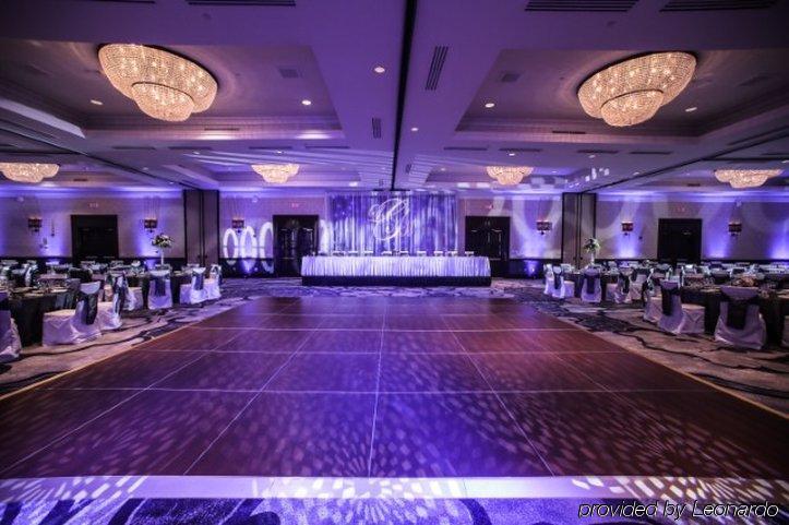 Milwaukee Marriott West Hotel Уакиша Екстериор снимка
