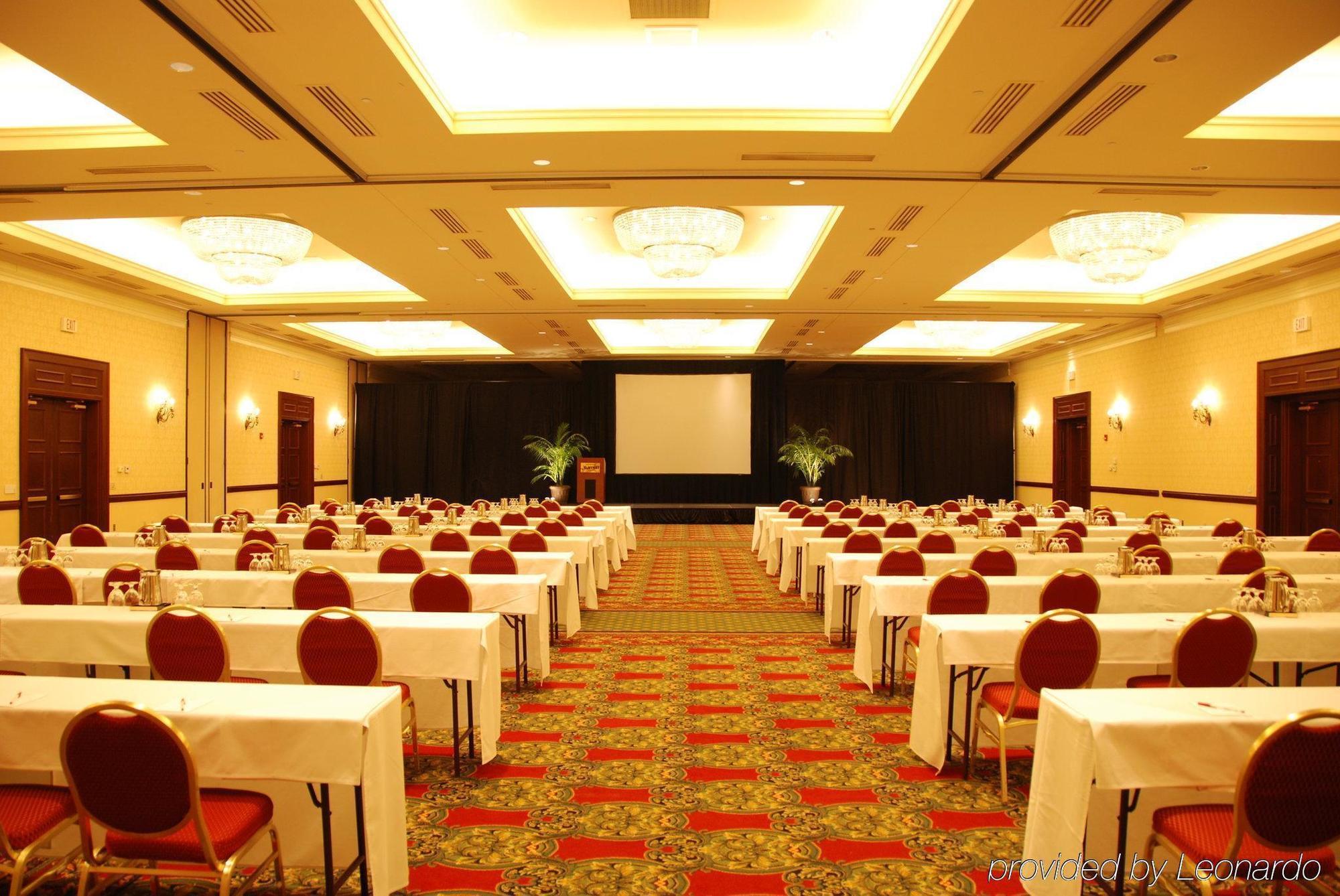 Milwaukee Marriott West Hotel Уакиша Екстериор снимка