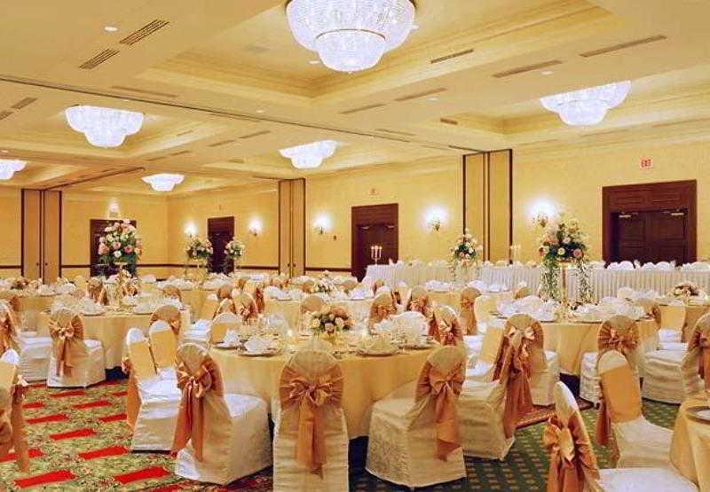 Milwaukee Marriott West Hotel Уакиша Екстериор снимка