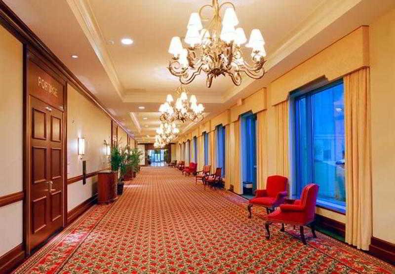 Milwaukee Marriott West Hotel Уакиша Екстериор снимка