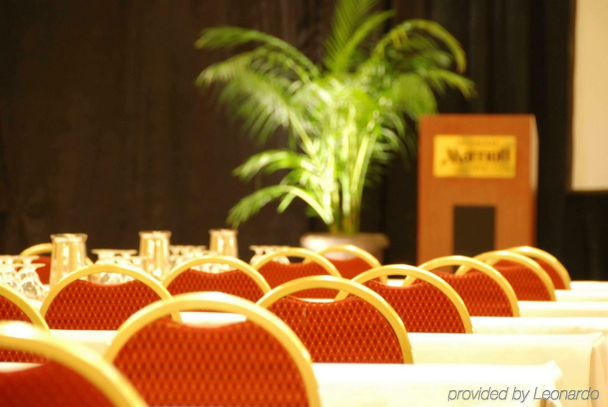 Milwaukee Marriott West Hotel Уакиша Екстериор снимка